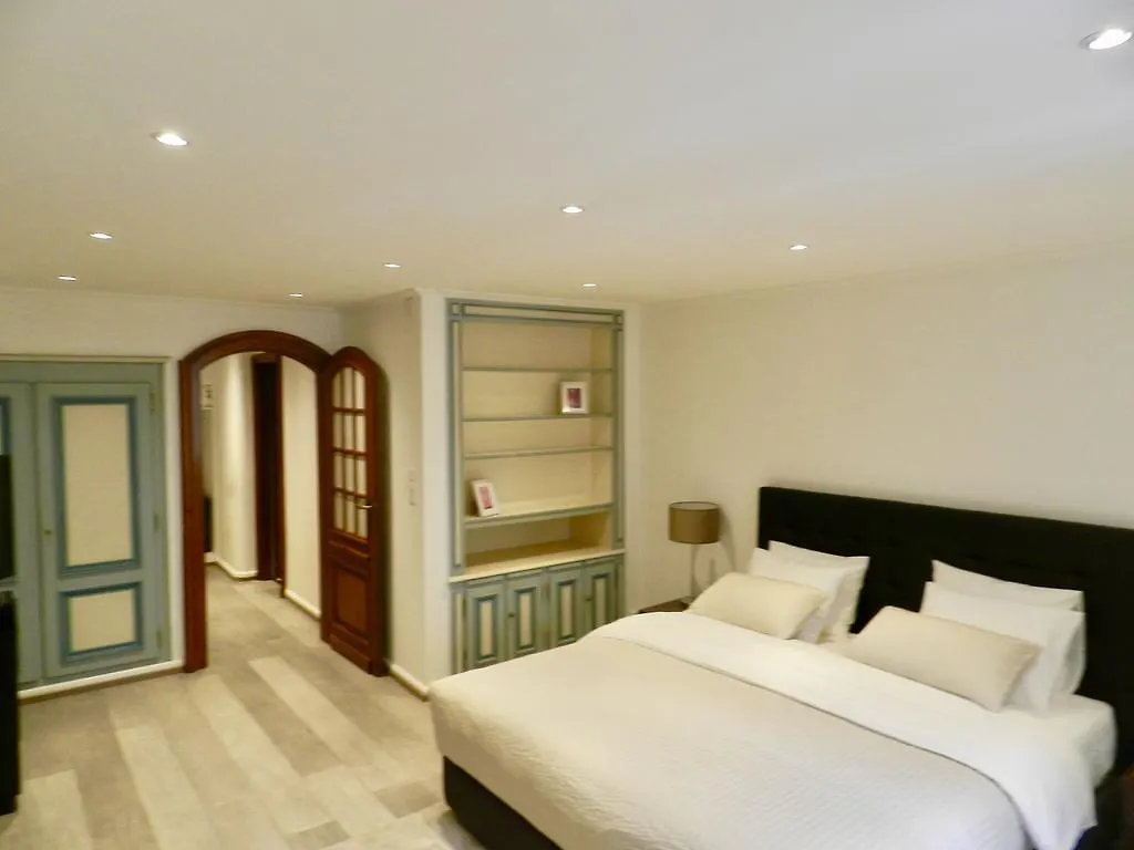 Larem Suites Old Town Geneva 0*,