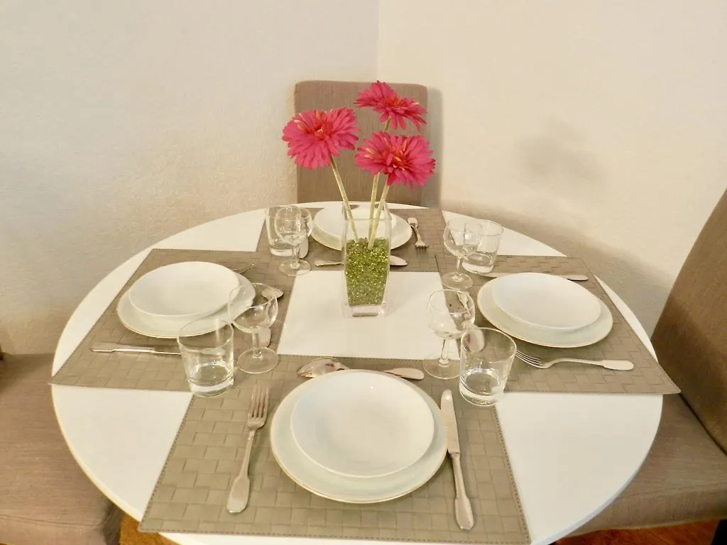 Larem Suites Old Town Geneva Apartment